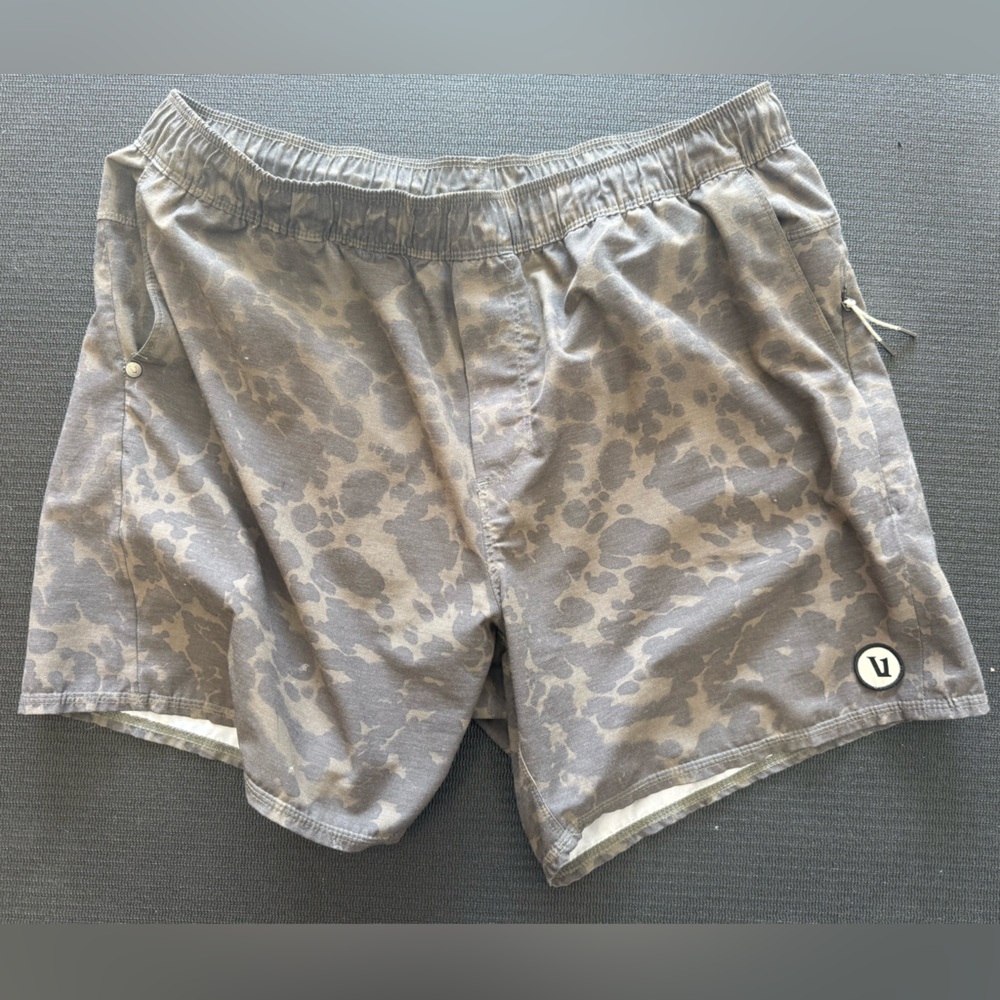Vuori Cape Shorts XL, camo